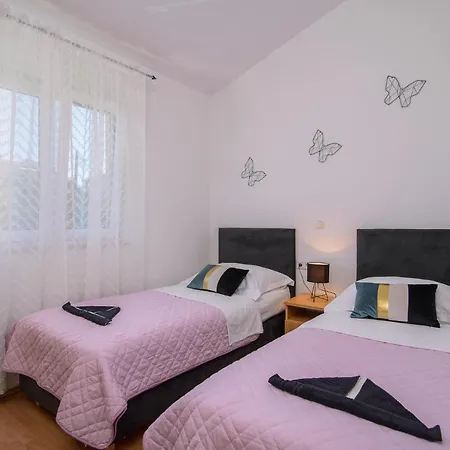 Guest house Kasalo 3*